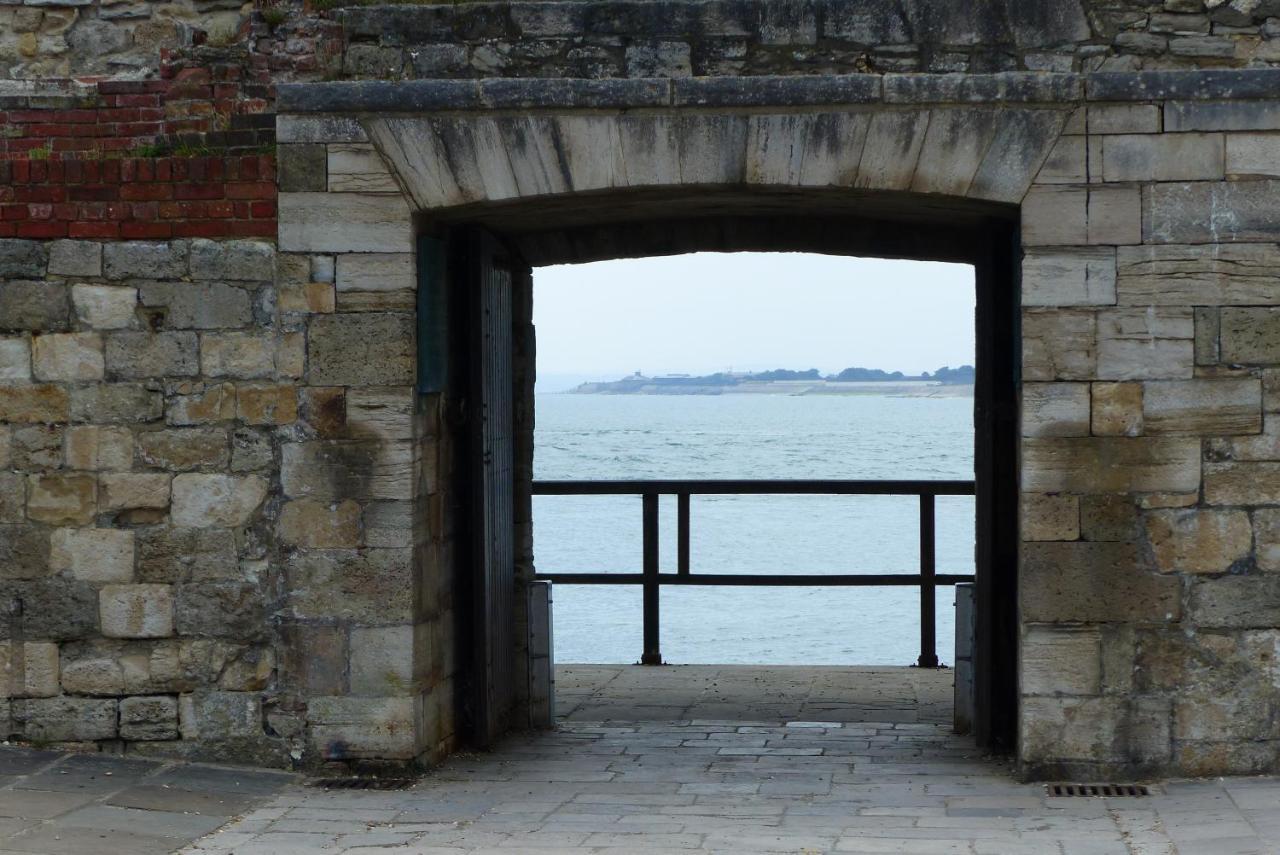 St Georges Balcony Suite With Parking Portsmouth Exteriör bild